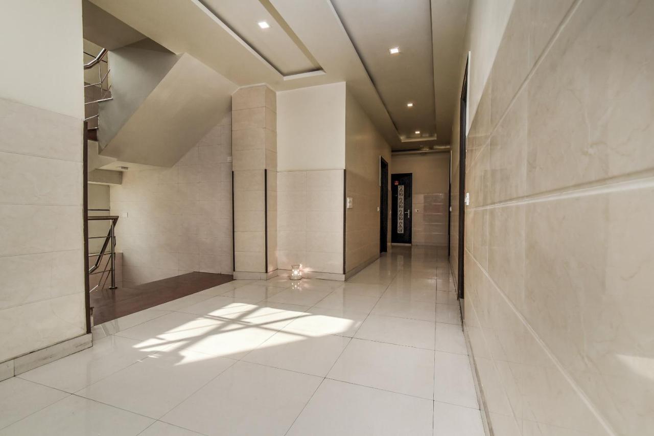 Collection O 76248 D Crown Hotel New Delhi