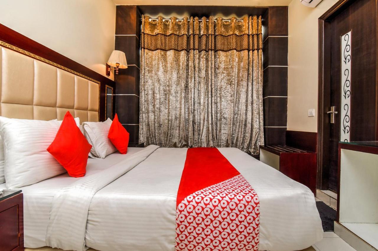 Collection O 76248 D Crown 3* New Delhi