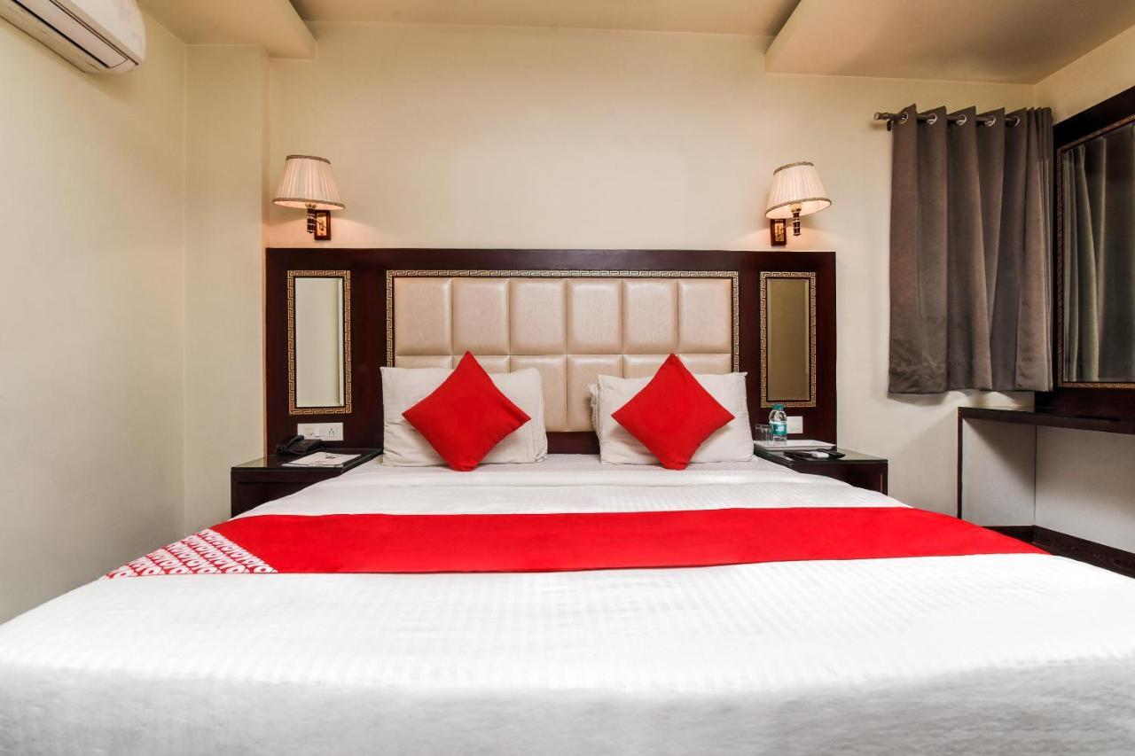 Hotel Collection O 76248 D Crown 3*